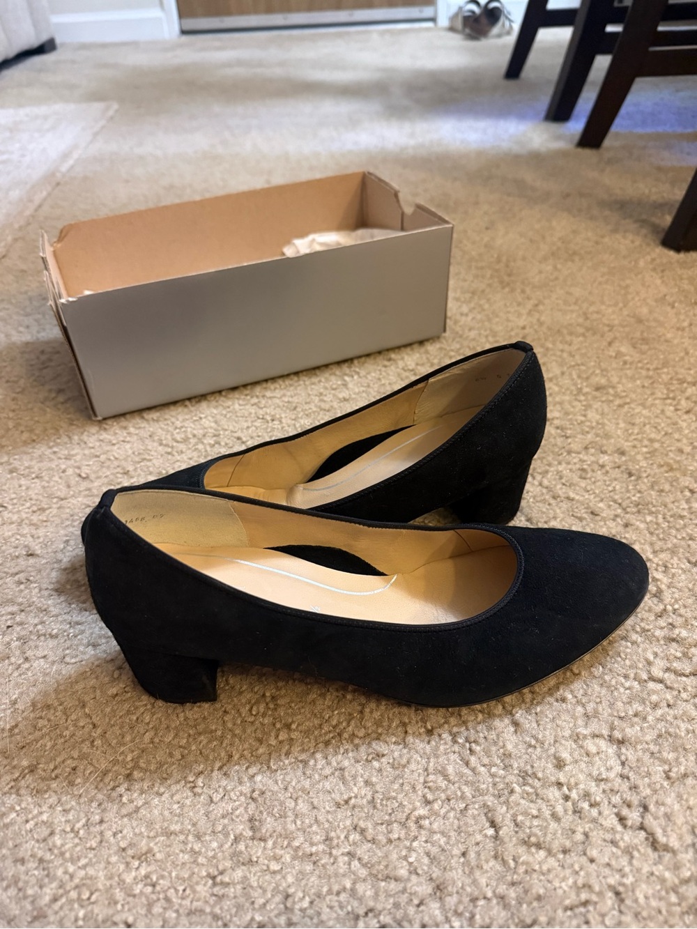 ARA Women's Classic Black Suede Low Block Heel Pumps Sz 6.5